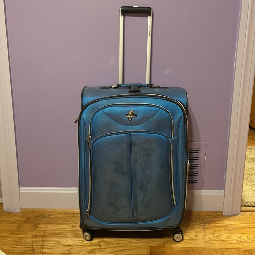 Atlantic 25” Expandable Spinner Luggage